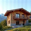 Conception de chalets contemporains – structure en bois et nature alpine